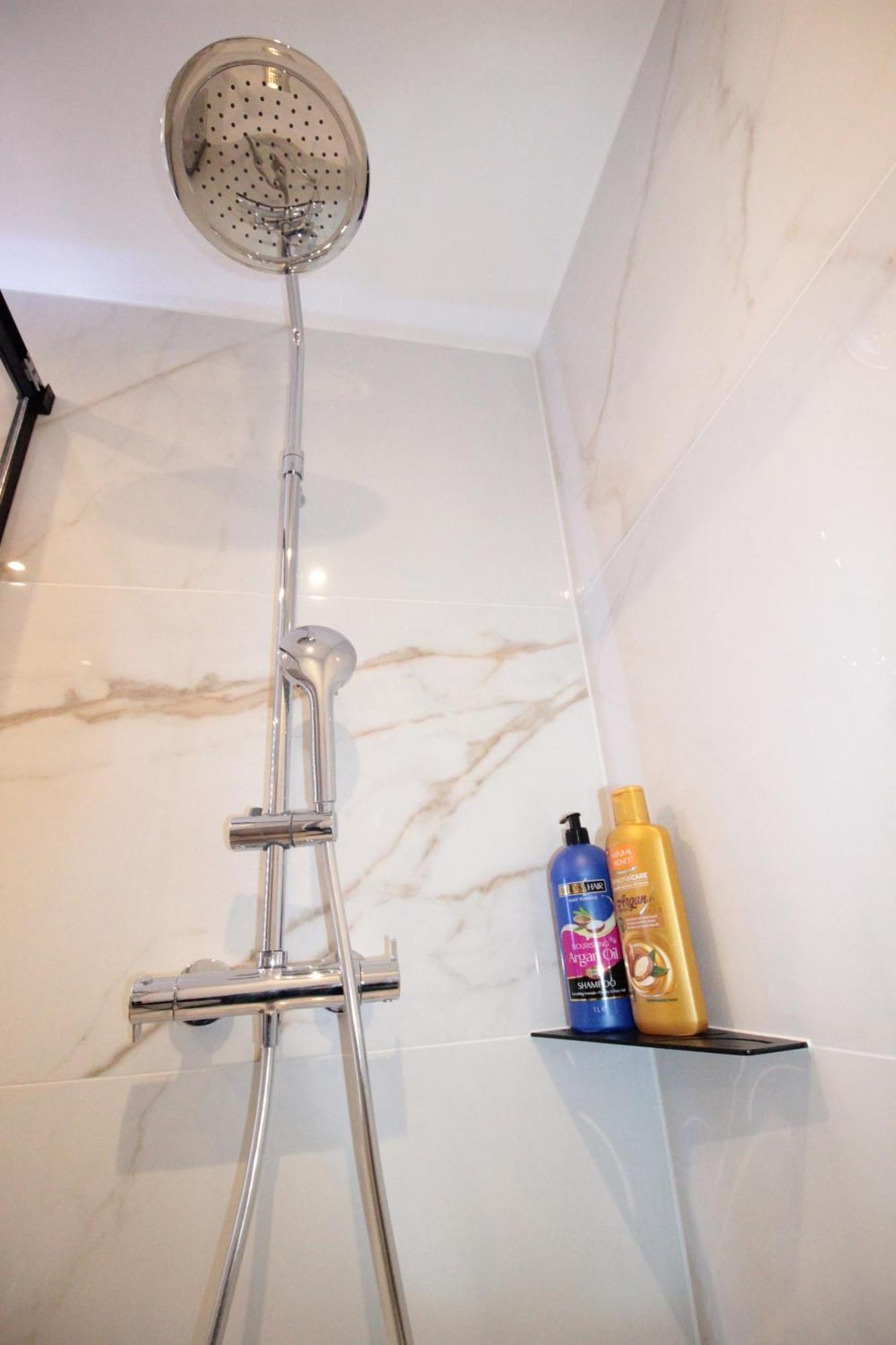 Luxury Studio, Rez De Chaussee, Parking Prive Video Surveillance, Canape Haute Qualite Convertible Couchage 2 Personnes, Centre Ville Proche, Restaurant, Boulangerie 2 Minutes A Pied, Terrasse - 800Metre Carre De Terrain - Gere Par Presta-Zen'Service Verdun-sur-Meuse Kültér fotó
