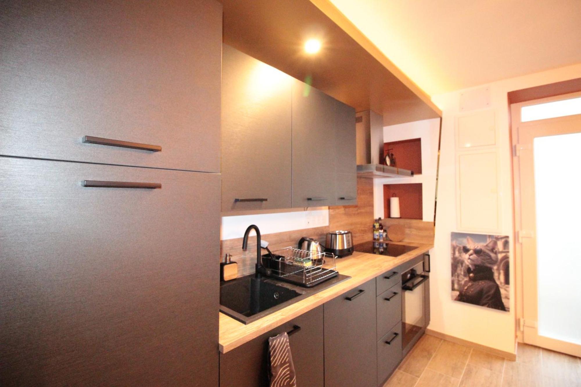 Luxury Studio, Rez De Chaussee, Parking Prive Video Surveillance, Canape Haute Qualite Convertible Couchage 2 Personnes, Centre Ville Proche, Restaurant, Boulangerie 2 Minutes A Pied, Terrasse - 800Metre Carre De Terrain - Gere Par Presta-Zen'Service Verdun-sur-Meuse Kültér fotó