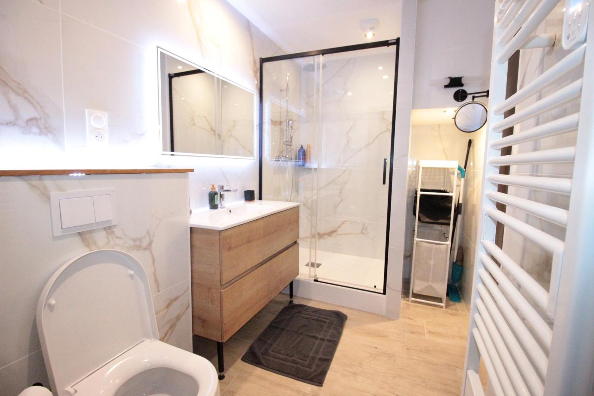 Luxury Studio, Rez De Chaussee, Parking Prive Video Surveillance, Canape Haute Qualite Convertible Couchage 2 Personnes, Centre Ville Proche, Restaurant, Boulangerie 2 Minutes A Pied, Terrasse - 800Metre Carre De Terrain - Gere Par Presta-Zen'Service Verdun-sur-Meuse Kültér fotó