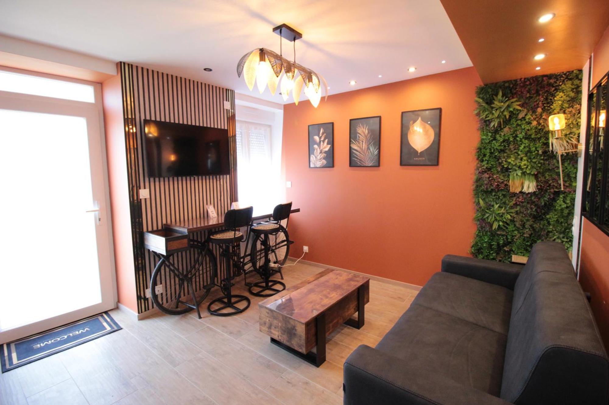 Luxury Studio, Rez De Chaussee, Parking Prive Video Surveillance, Canape Haute Qualite Convertible Couchage 2 Personnes, Centre Ville Proche, Restaurant, Boulangerie 2 Minutes A Pied, Terrasse - 800Metre Carre De Terrain - Gere Par Presta-Zen'Service Verdun-sur-Meuse Kültér fotó