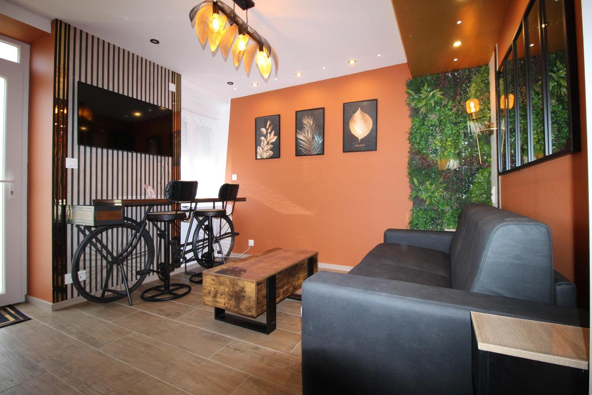 Luxury Studio, Rez De Chaussee, Parking Prive Video Surveillance, Canape Haute Qualite Convertible Couchage 2 Personnes, Centre Ville Proche, Restaurant, Boulangerie 2 Minutes A Pied, Terrasse - 800Metre Carre De Terrain - Gere Par Presta-Zen'Service Verdun-sur-Meuse Kültér fotó